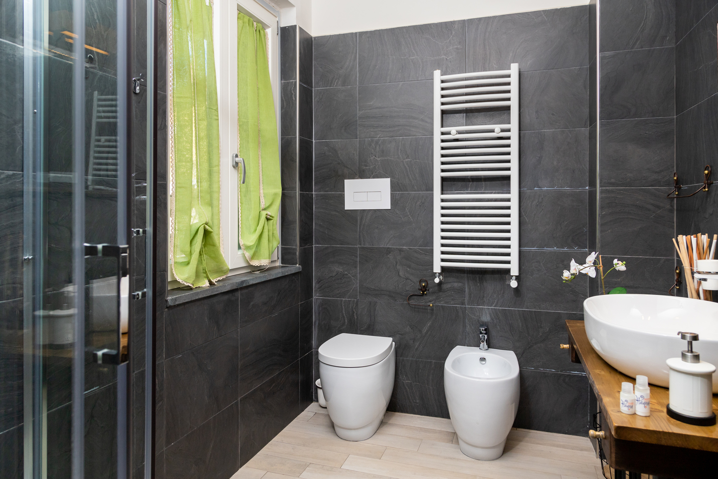 bagno e doccia camera gea
